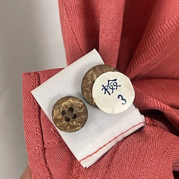 Men’s Tommy Bahama silk shirt with tropical imprint. Size large. GUC - Picture 6 of 8